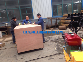 山東翔工機(jī)械小型壓路機(jī)發(fā)貨現(xiàn)場(chǎng)忙！