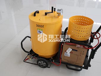 瀝青灌縫機(jī)廠家迎合路面養(yǎng)護(hù)需求，適應(yīng)市場(chǎng)變化