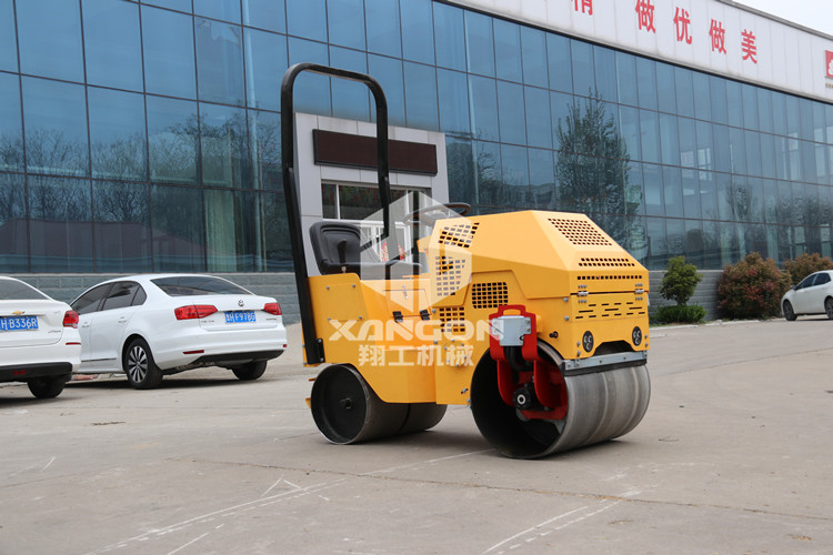 小型壓路機(jī)配重松動(dòng)的原因是什么？4個(gè)細(xì)節(jié)告訴你