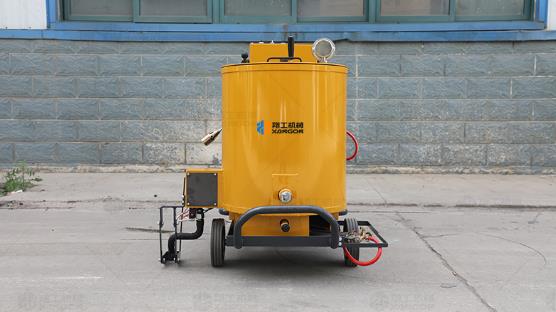 瀝青灌縫機(jī)整機(jī)配備發(fā)電機(jī)組，可以提供充足動力